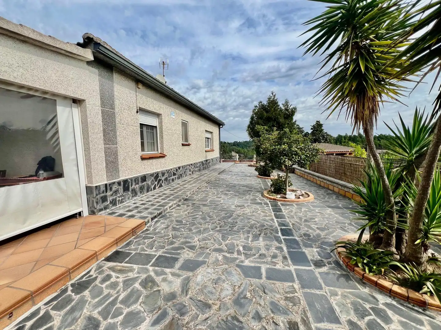Vista exterior de Casa o xalet en venda en Riudarenes amb Aire condicionat, Terrassa i Piscina