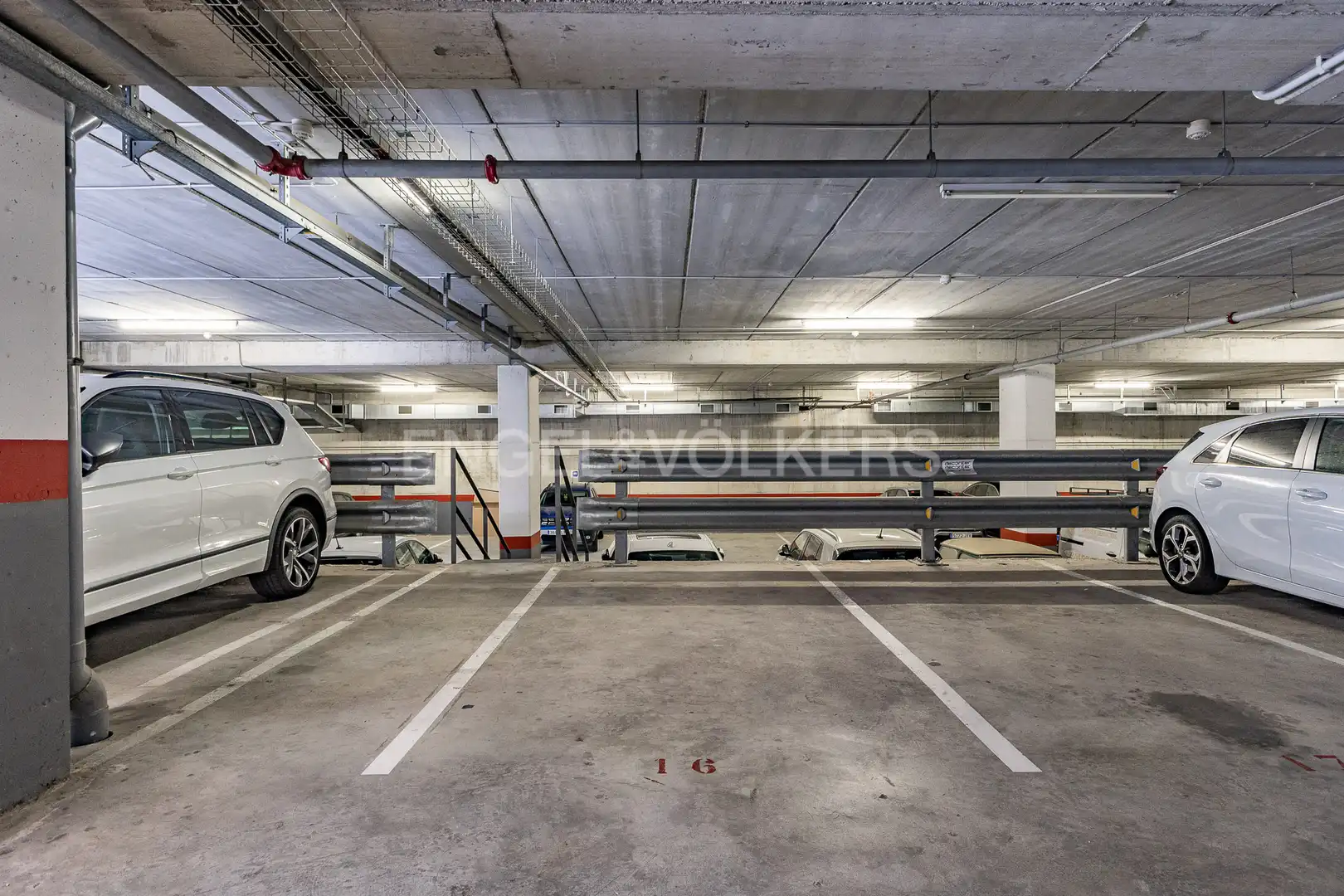 Parking de Oficina de alquiler en Sant Cugat del Vallès