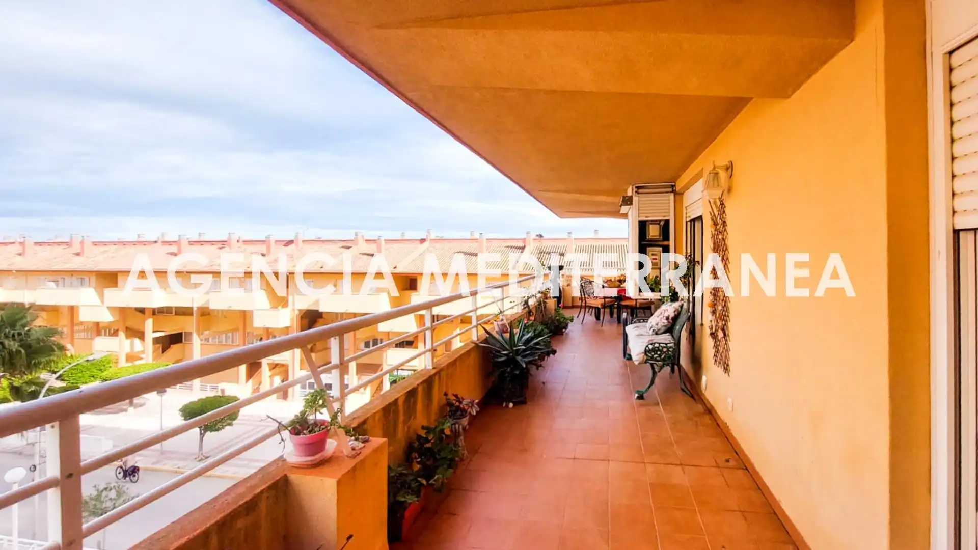 Terraza de Piso en venta en Tavernes de la Valldigna con Terraza, Balcón y Piscina comunitaria