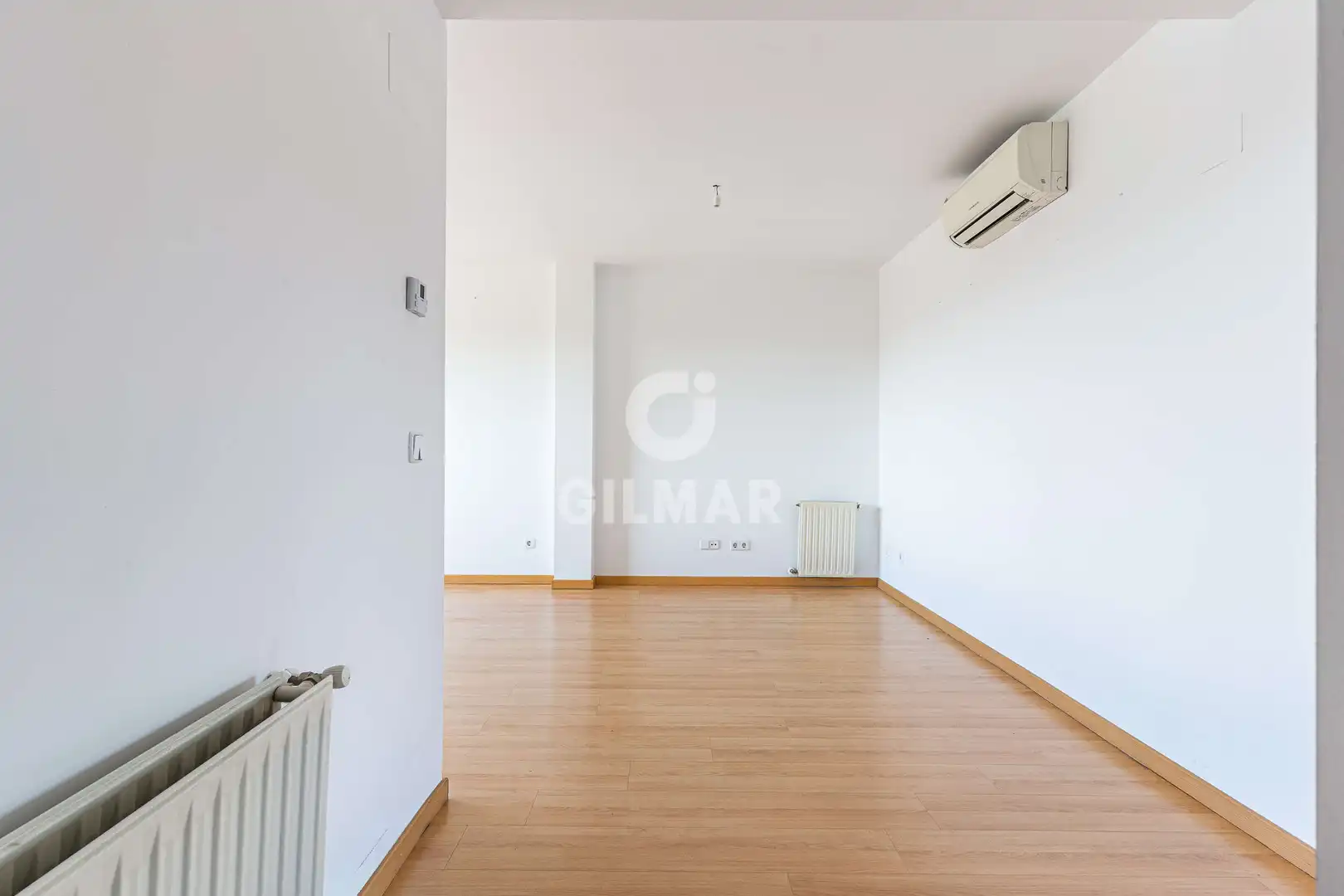 Schlafzimmer von Dachboden zum Verkauf in Madrid mit Heizung, Privatgarten und Abstellraum