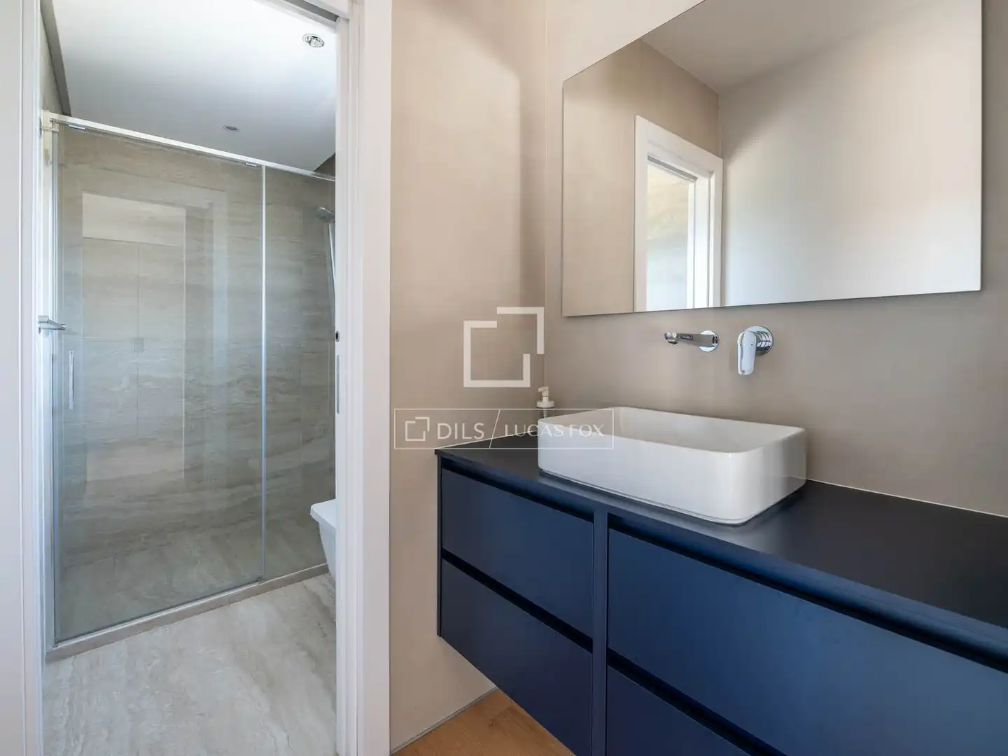 Badezimmer von Haus oder Chalet zum Verkauf in La Moraleja mit Klimaanlage, Heizung und Privatgarten