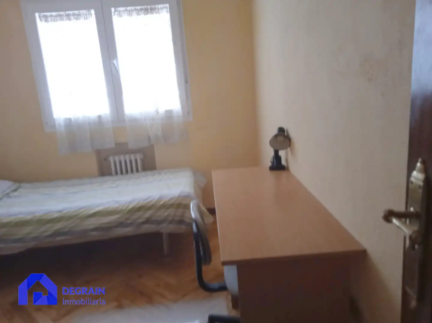 Habitación de Piso de alquiler en Oviedo  con Calefacción, Terraza y Amueblado