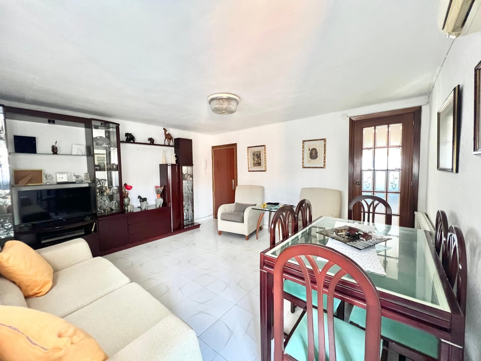 Sala d'estar de Pis en venda en L'Hospitalet de Llobregat amb Calefacció i Balcó