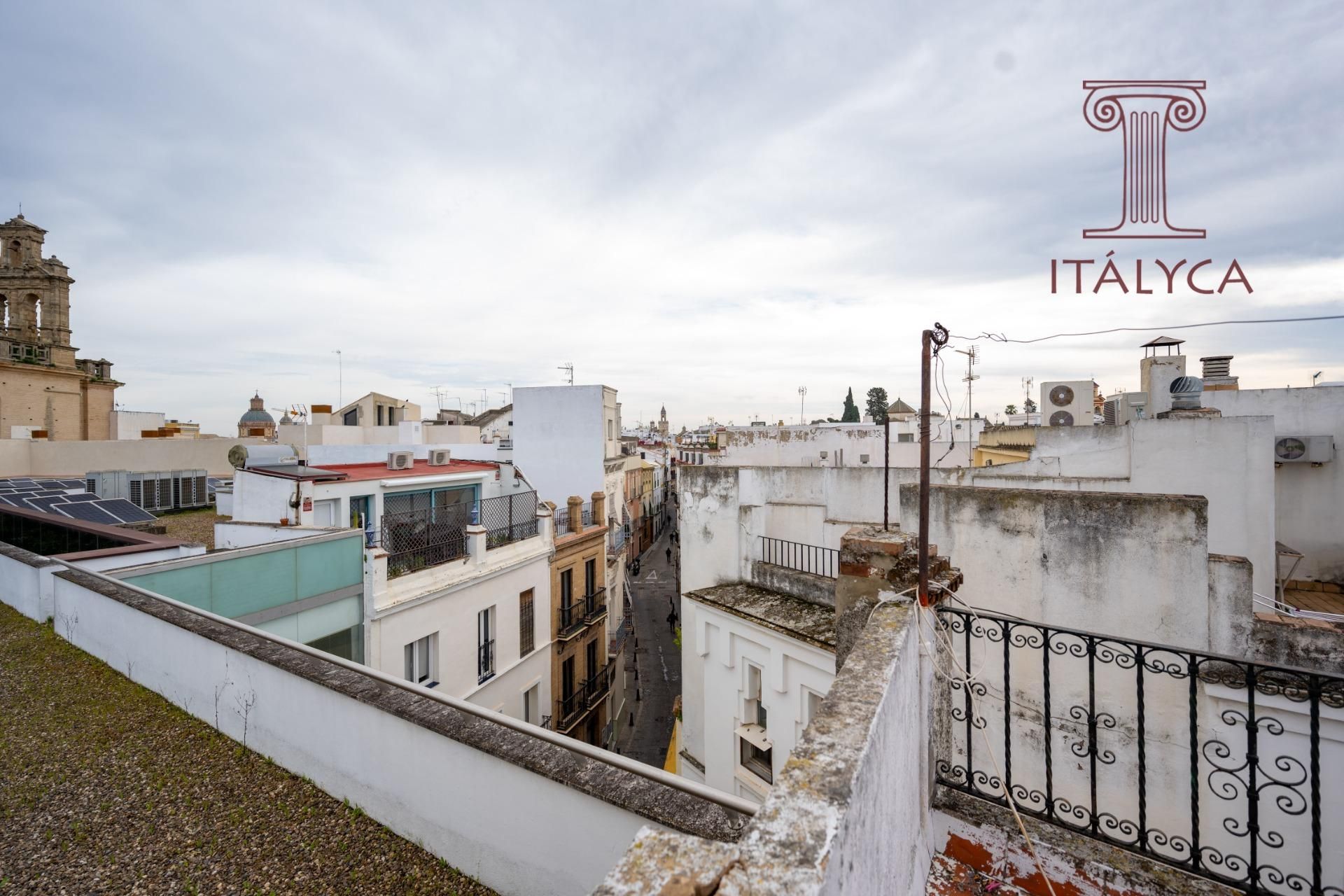 Exterior view of House or chalet for sale in  Sevilla Capital  with Terrace and Balcony