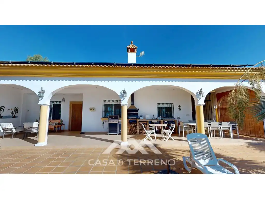 Vista exterior de Casa o chalet en venta en Vélez-Málaga con Jardín privado, Terraza y Piscina