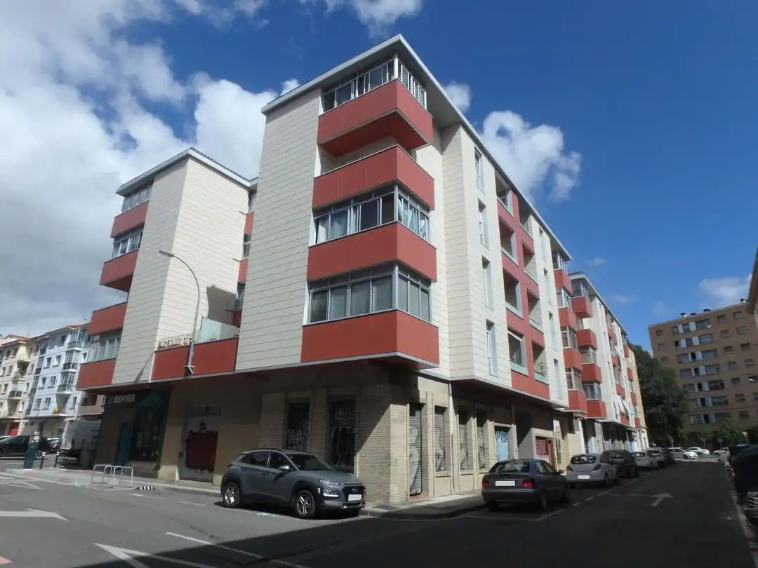 Flat with terrace for sale in Rochapea