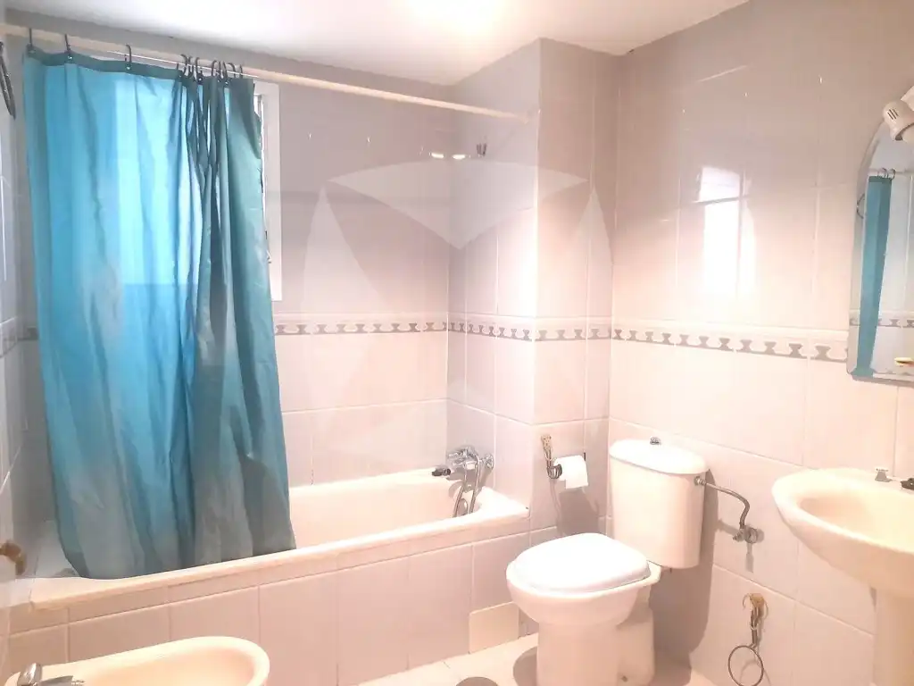 Badezimmer von Wohnung zur Miete in Pardaleras