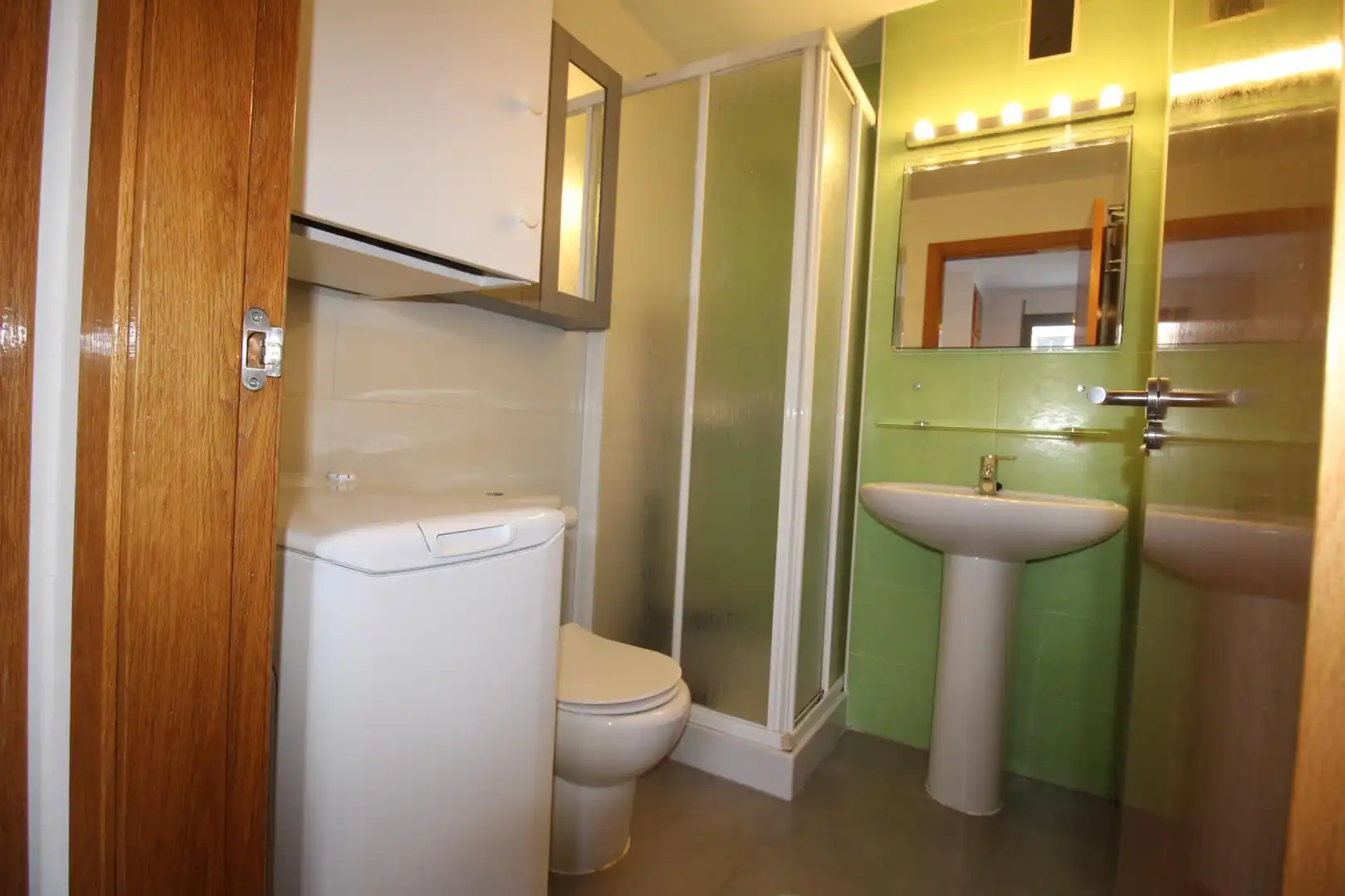 Baño de Estudio de alquiler en Murcia con Calefacción, Terraza y Trastero