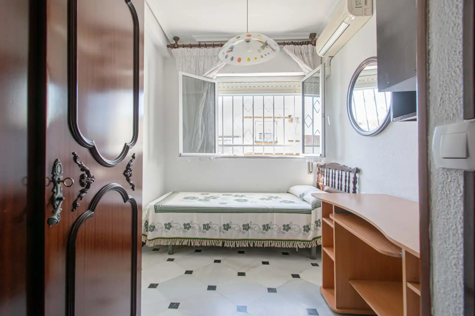 Bedroom of Flat for sale in Sevilla  with Air Conditioner, Heating and Terrace