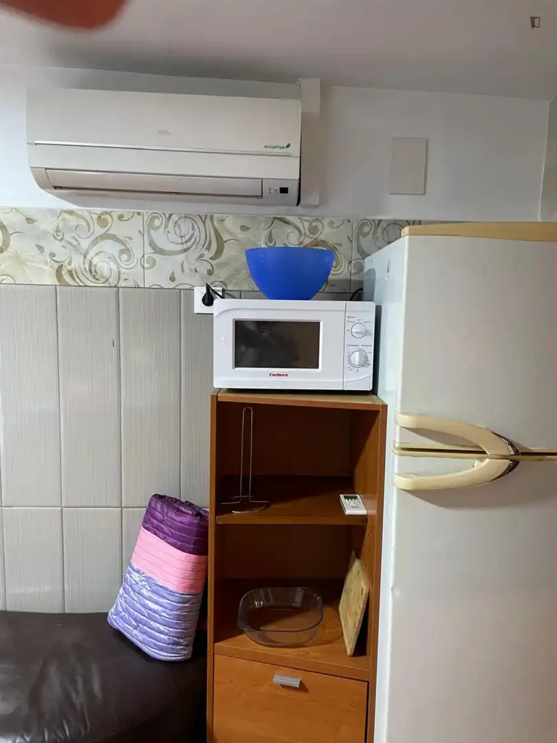 Cocina de Estudio de alquiler en L'Hospitalet de Llobregat con Aire acondicionado, Calefacción y Amueblado