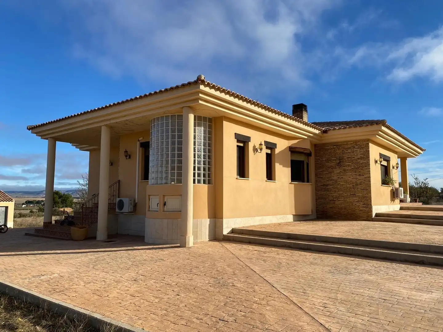 Vista exterior de Casa o xalet en venda en Yecla amb Aire condicionat, Calefacció i Traster