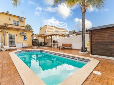 Adossat amb piscina en venda a Mas Sole de