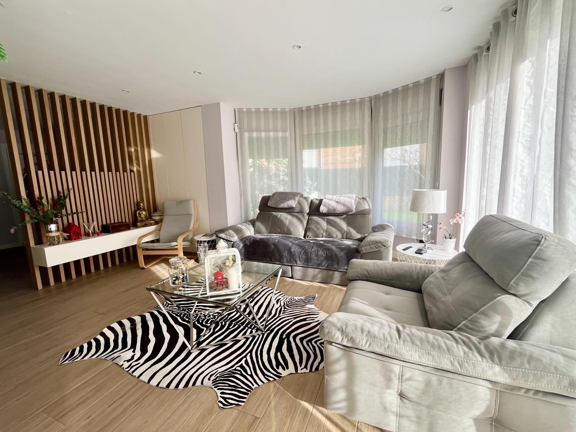 Living room of Single-family semi-detached for sale in Santa Cruz de Bezana  with Heating, Private garden and Terrace
