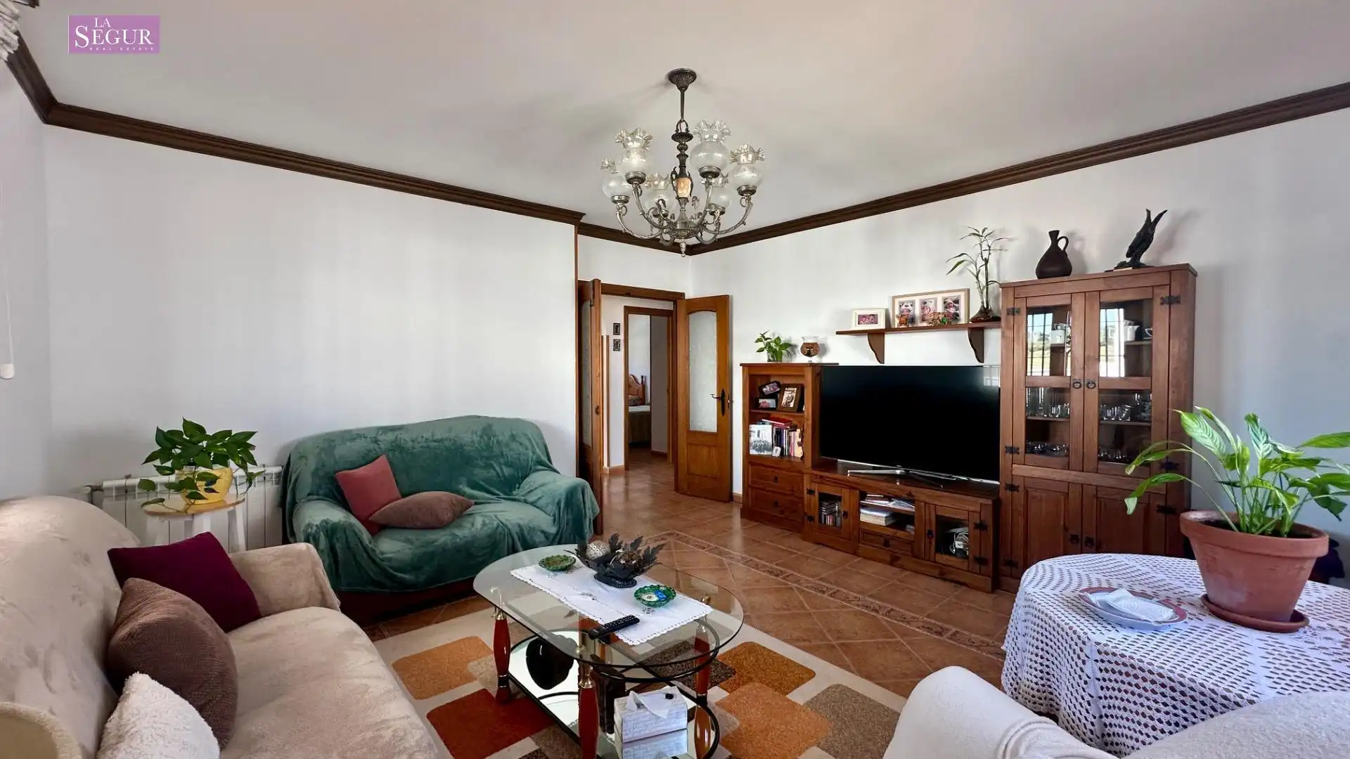 Sala d'estar de Casa o xalet en venda en Conil de la Frontera amb Jardí privat, Terrassa i Piscina