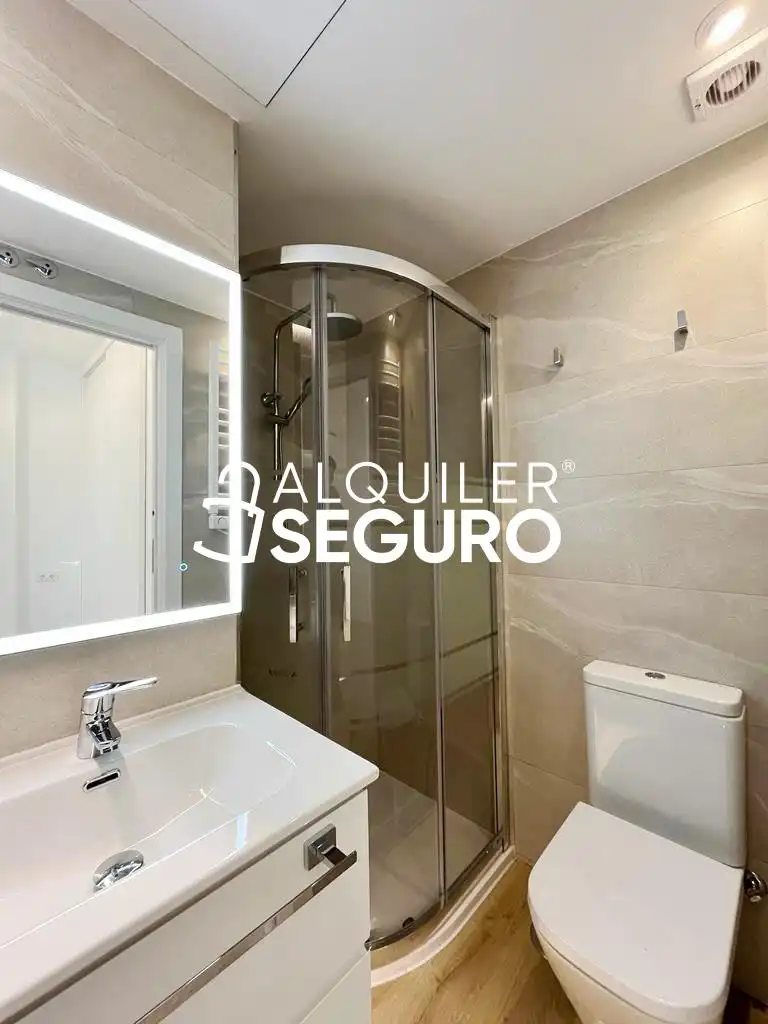 Bany de Estudi de lloguer en Madrid amb Aire condicionat i Piscina