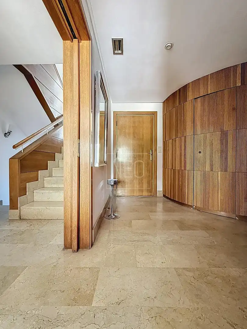 Einfamilien-Reihenhaus zum Verkauf in Granada mit Klimaanlage, Privatgarten und Terrasse