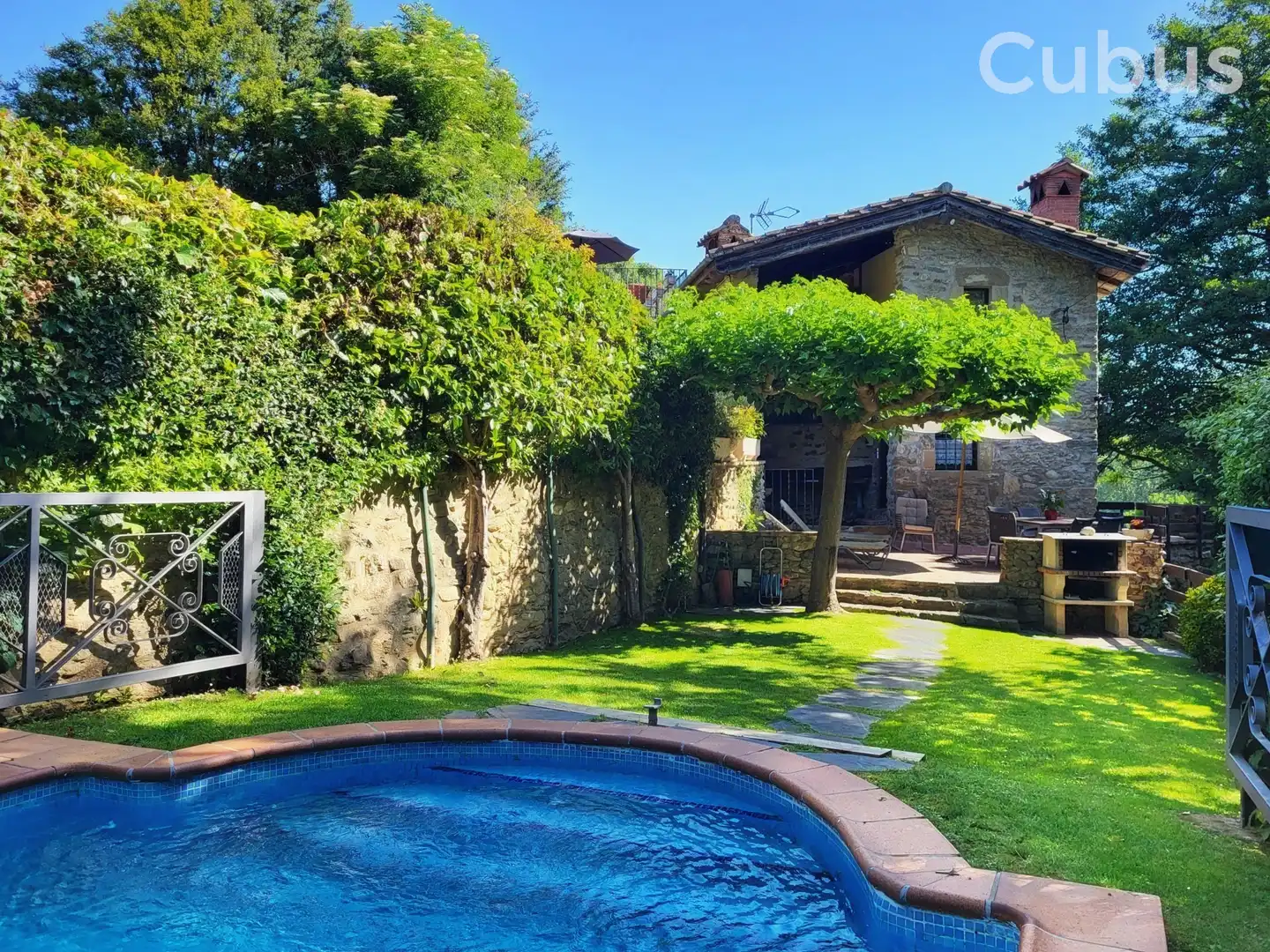Jardín de Finca rústica en venta en Sant Feliu de Pallerols con Calefacción, Terraza y Trastero
