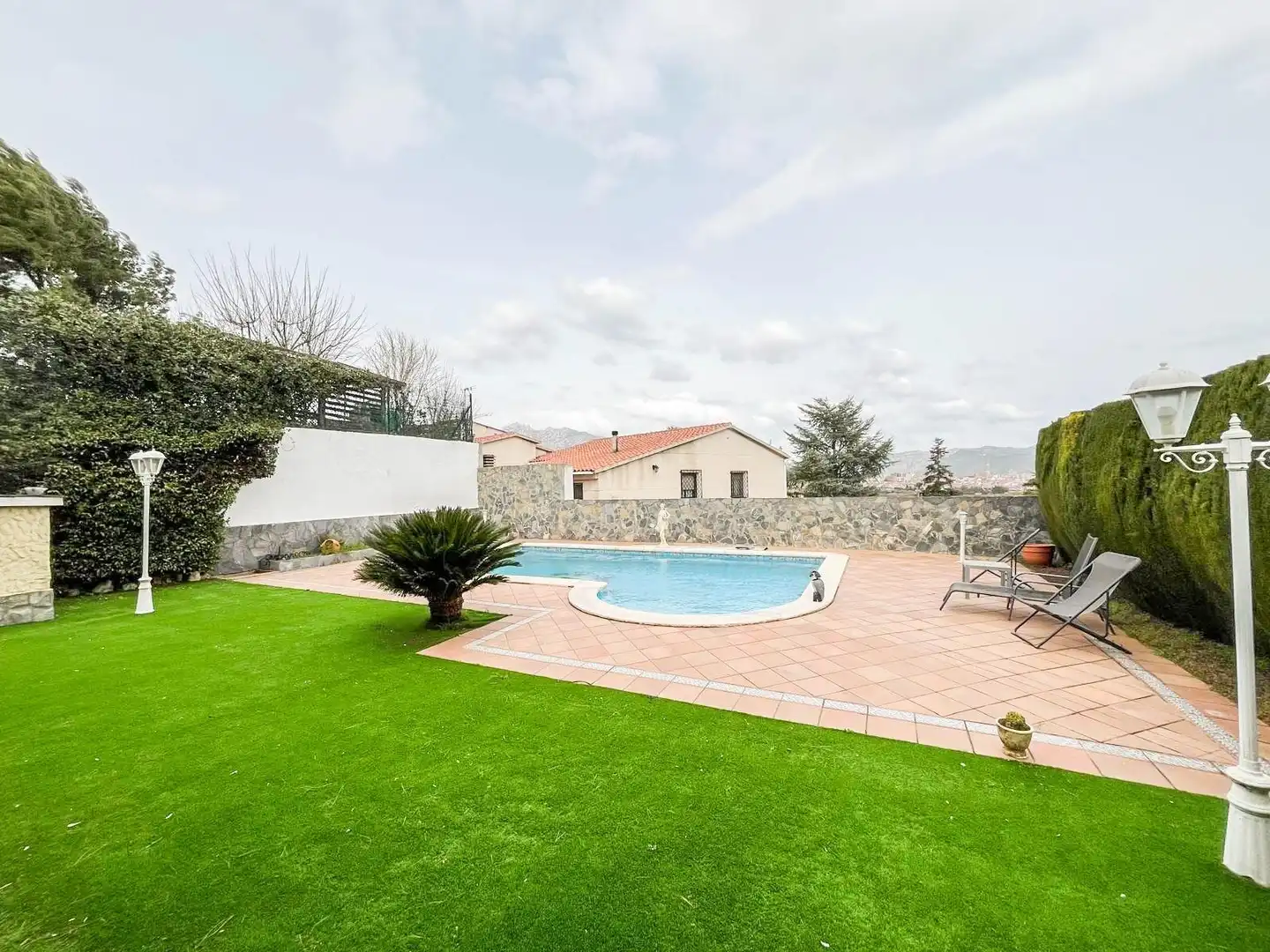 Piscina de Casa o xalet en venda en Esparreguera amb Aire condicionat, Calefacció i Jardí privat