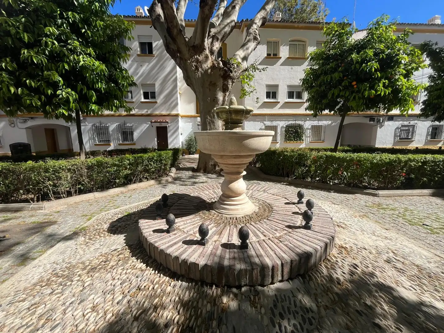 Vista exterior de Apartamento en venta en Marbella con Calefacción, Terraza y Balcón