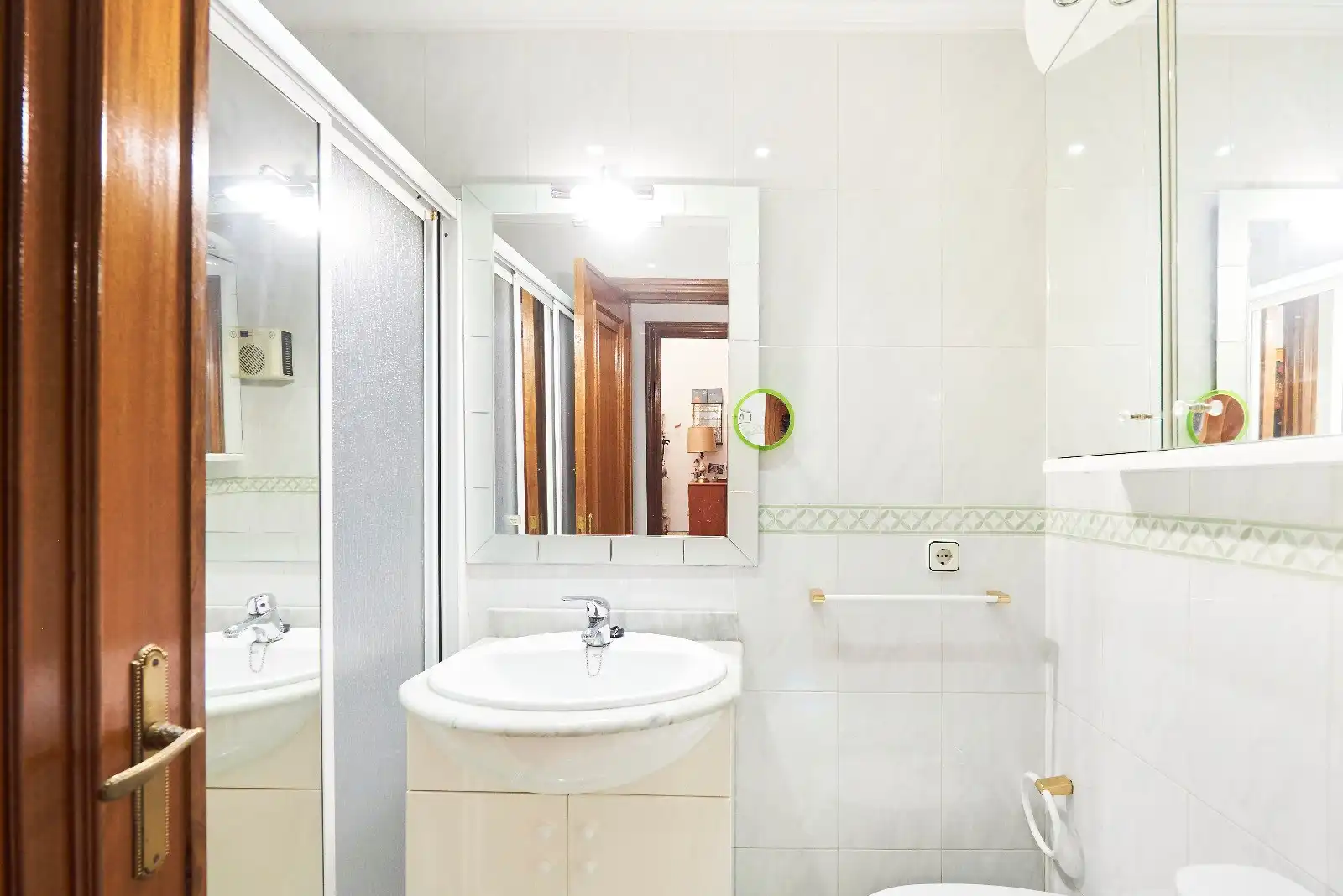 Baño de Piso en venta en Sevilla con Terraza, Trastero y Amueblado
