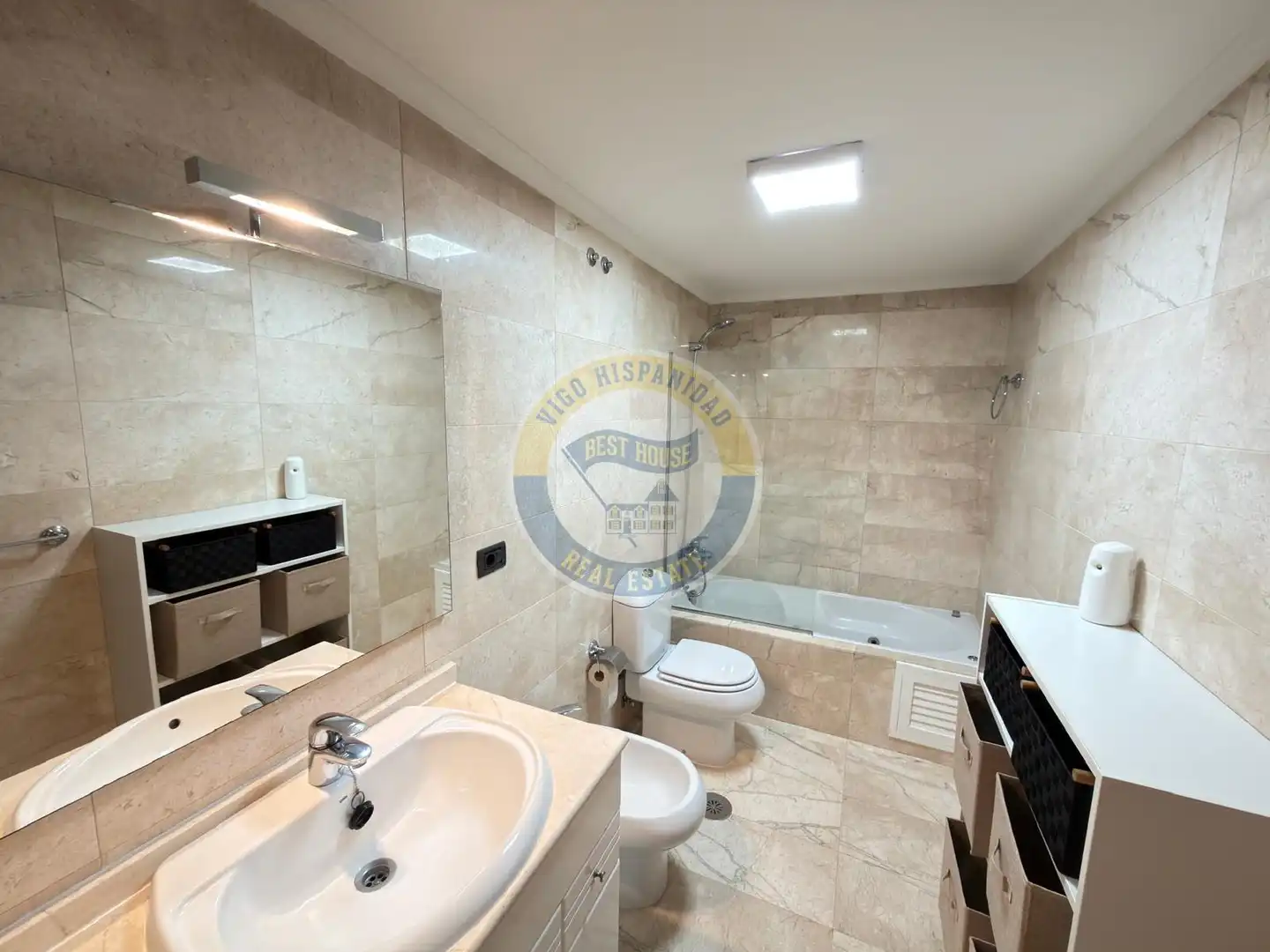 Apartments for rent in Calle ROSALIA DE CASTRO, Centro - Areal