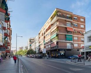 Vista exterior de Pis en venda en  Granada Capital amb Terrassa i Balcó