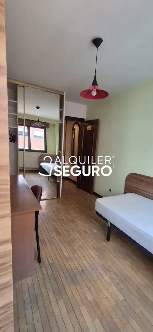 Wohnung zur Miete in Oviedo  mit Heizung, Terrasse und Möbliert
