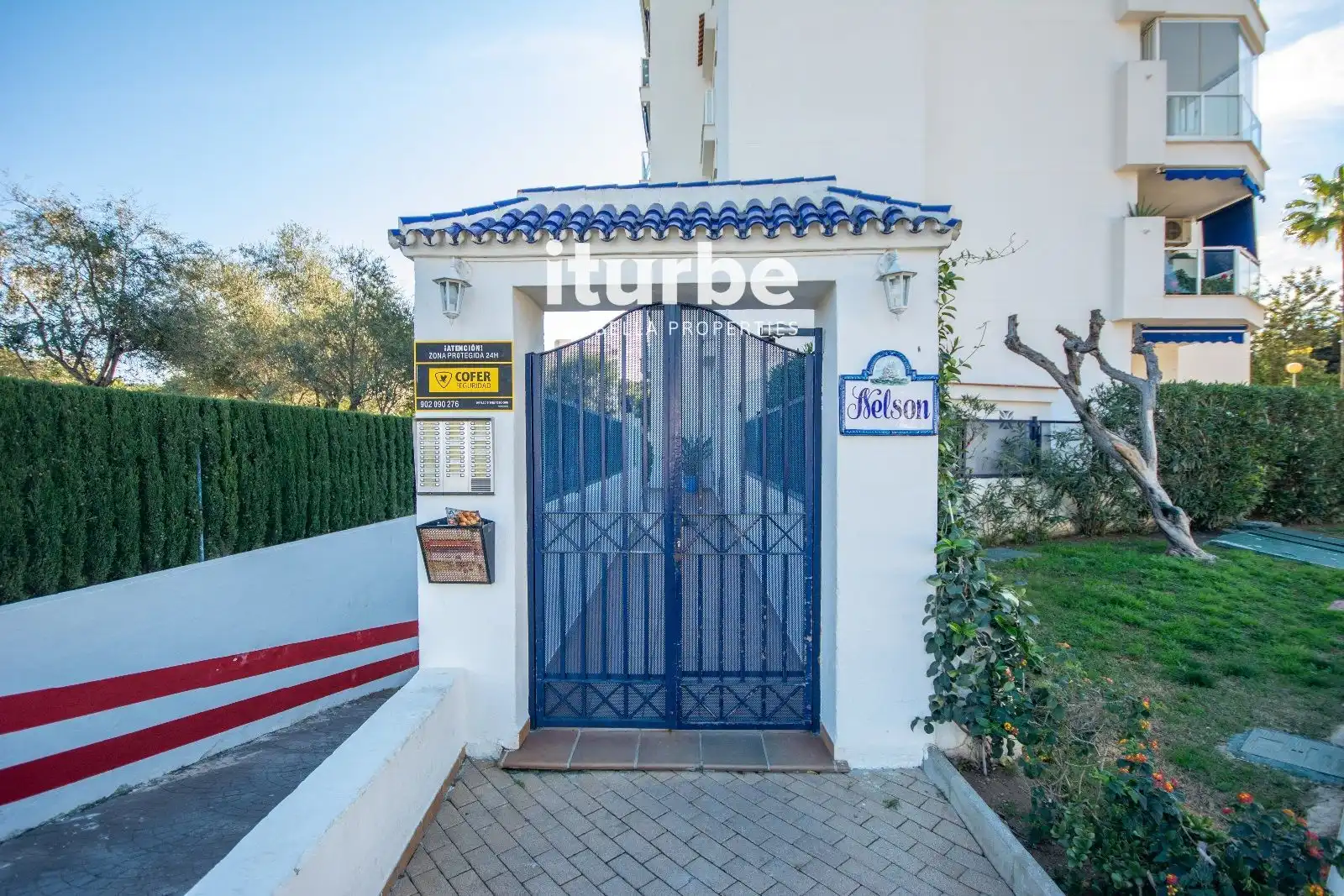 Vista exterior de Pis en venda en Marbella amb Aire condicionat, Calefacció i Piscina