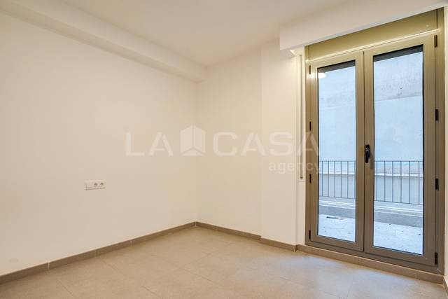 Local comercial en Venta en Calle VALENCIA en Sagrada Família