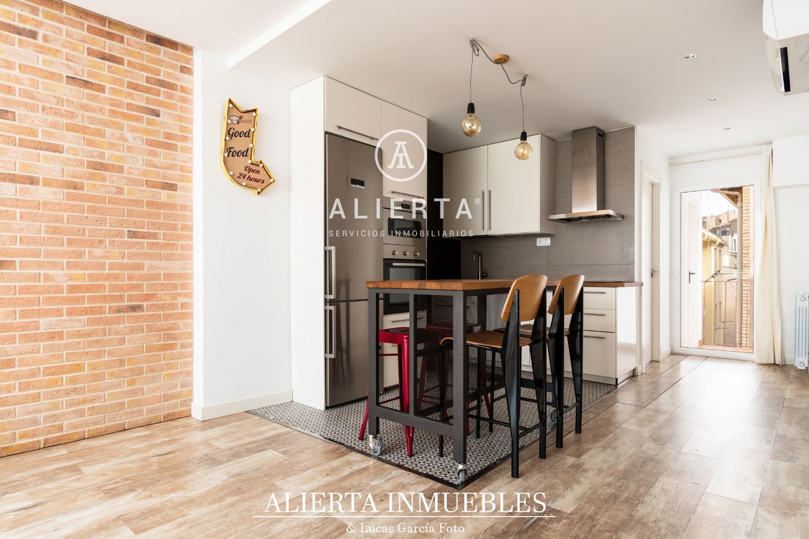 Kitchen of Flat for sale in  Zaragoza Capital  with Air Conditioner, Heating and Terrace