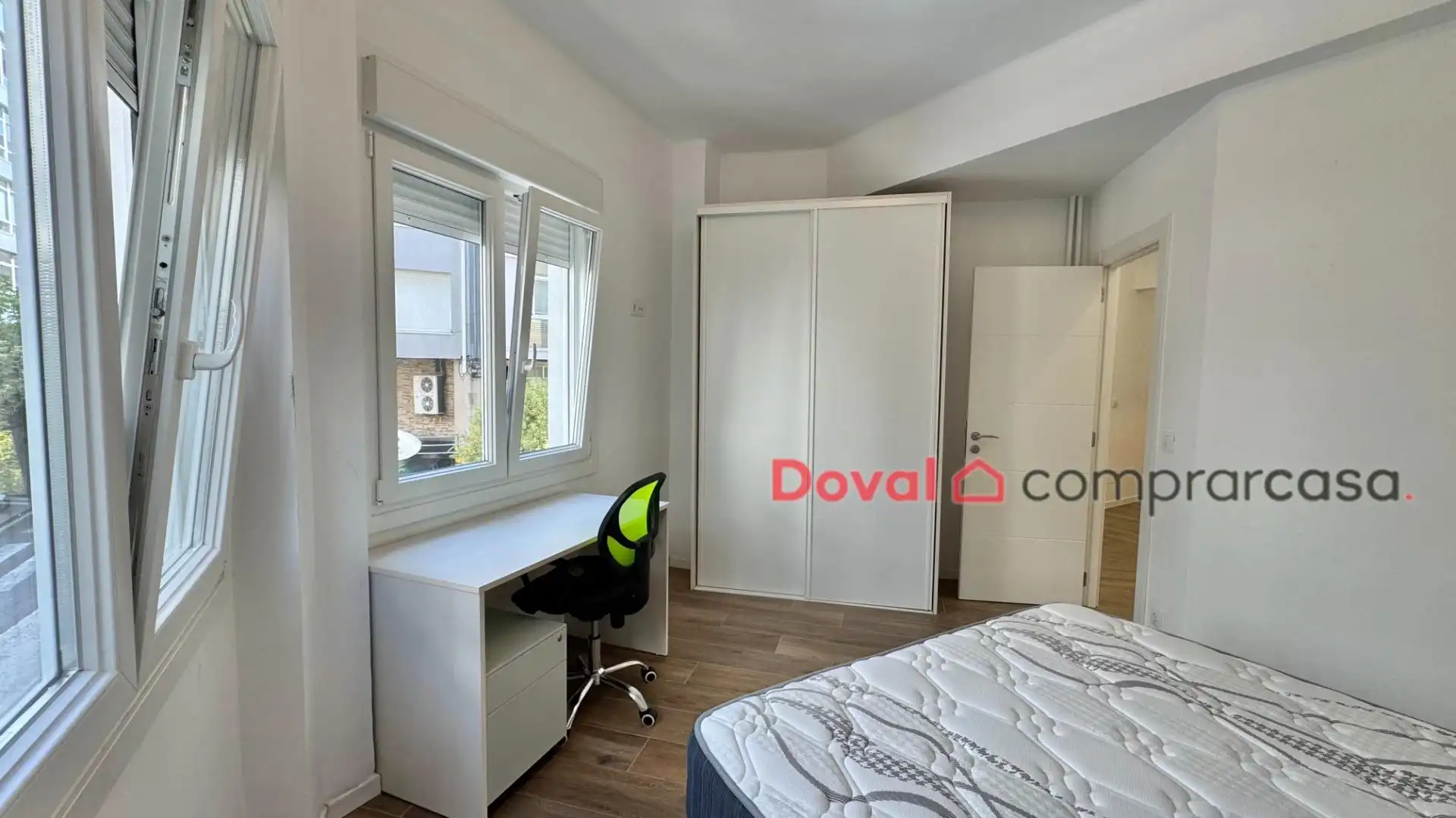 Habitación de Piso de alquiler en Vigo  con Calefacción y Amueblado