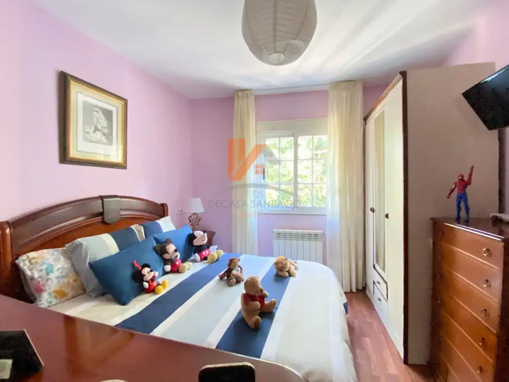 Bedroom of Houses for sale in Santiago de Compostela   with Private garden, Oven and Internet