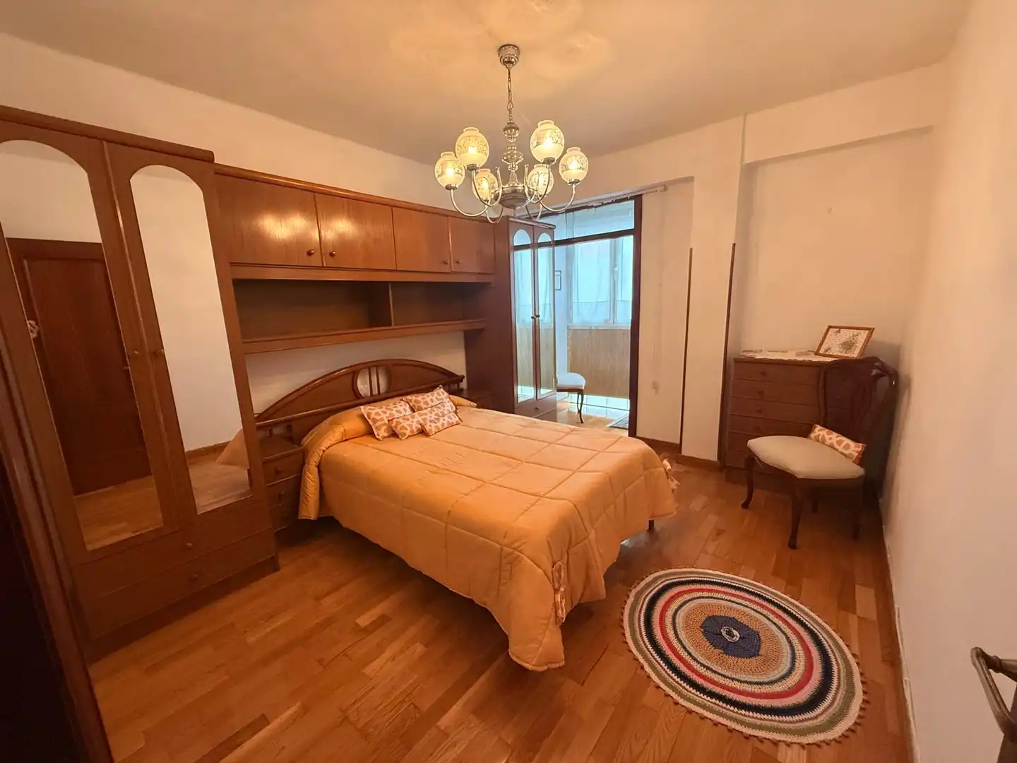 Dormitori de Pis en venda en Oviedo  amb Calefacció, Terrassa i Traster