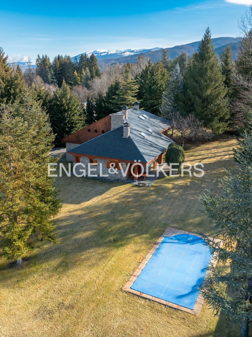 Vista exterior de Casa o xalet en venda en Das amb Calefacció, Jardí privat i Parquet