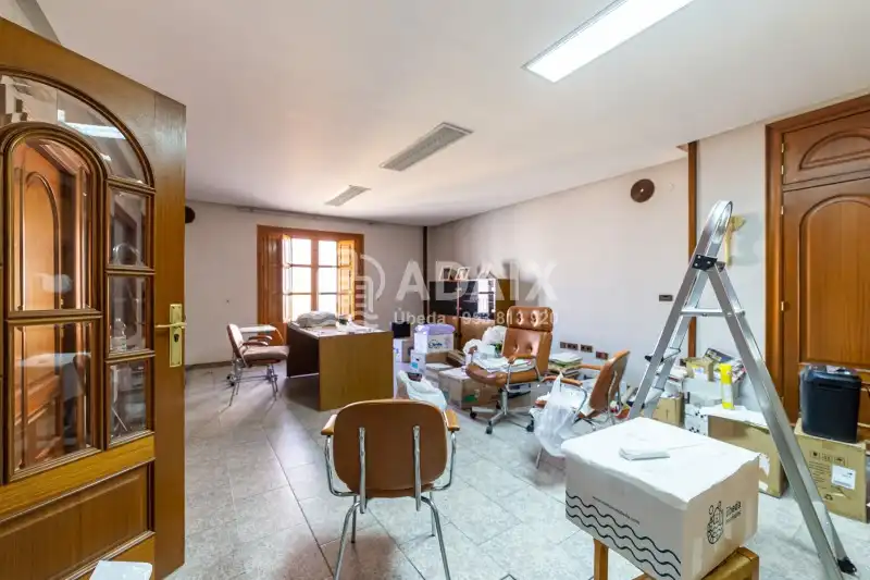 Haus oder Chalet zum Verkauf in Úbeda mit Terrasse, Abstellraum und Balkon