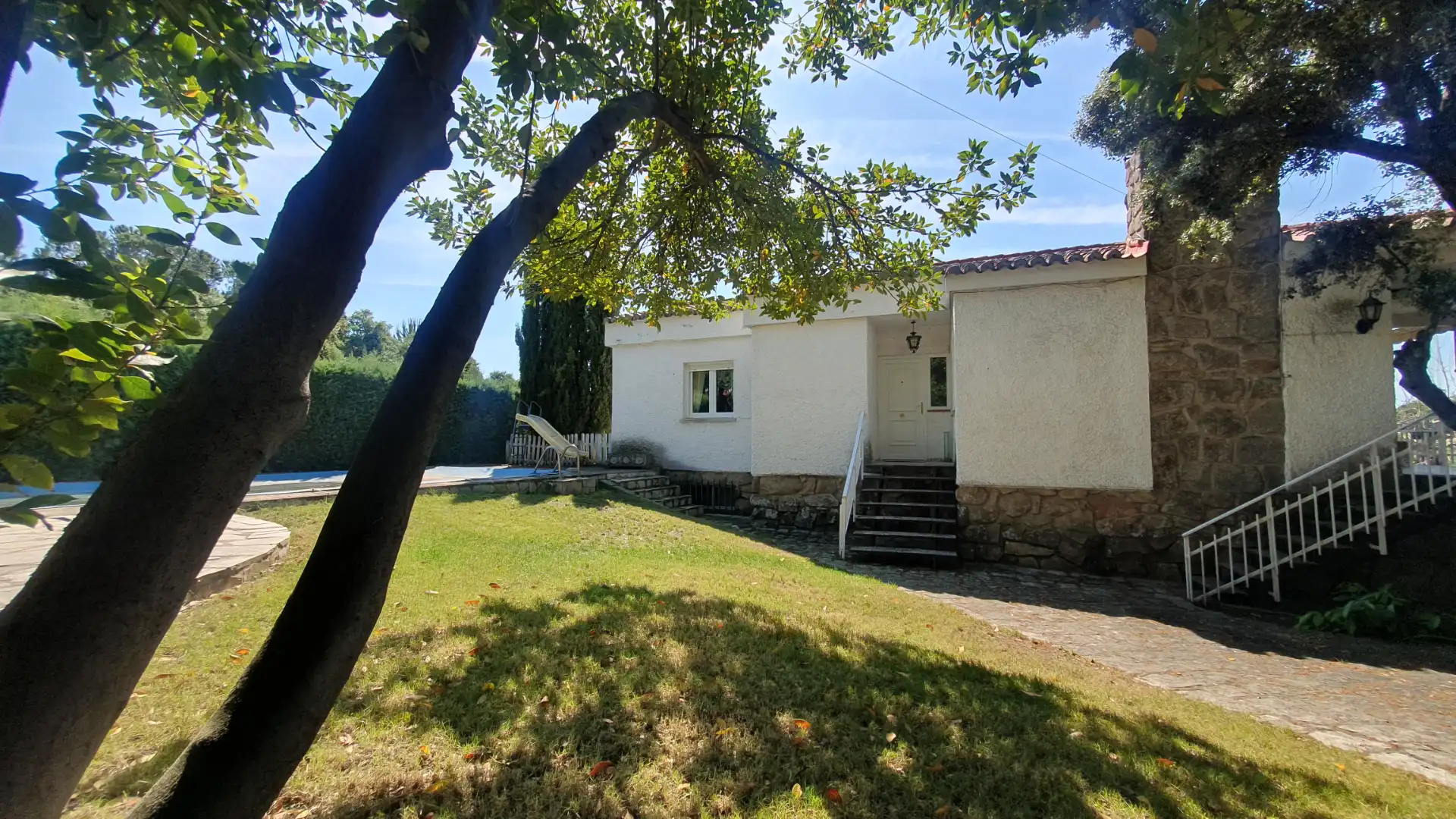 Vista exterior de Casa o xalet en venda en Valdemorillo amb Calefacció, Jardí privat i Terrassa