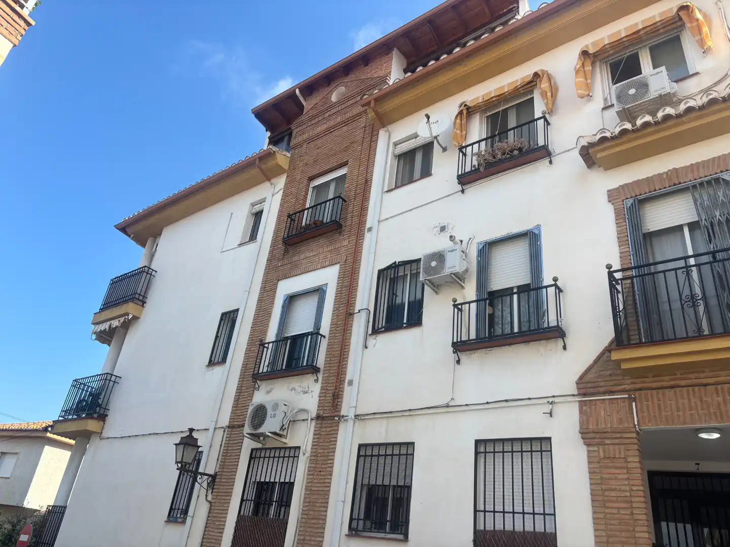 Vista exterior de Ático de alquiler en La Zubia con Aire acondicionado, Calefacción y Jardín privado