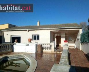 Exterior view of House or chalet for sale in Vilanova i la Geltrú  with Terrace and Swimming Pool