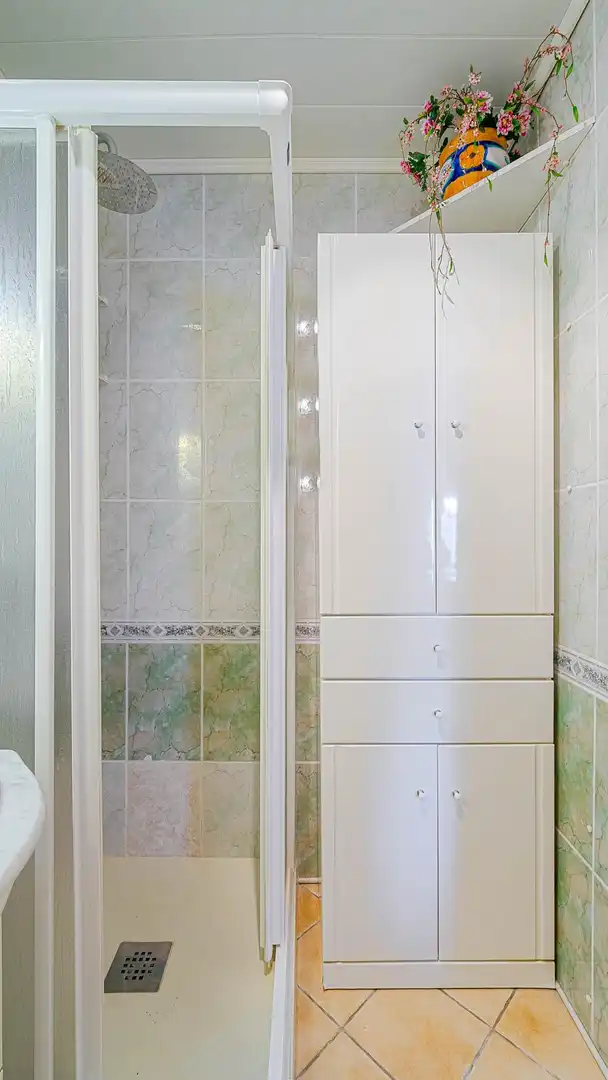 Baño de Casa adosada en venta en Torrevieja con Aire acondicionado, Terraza y Amueblado