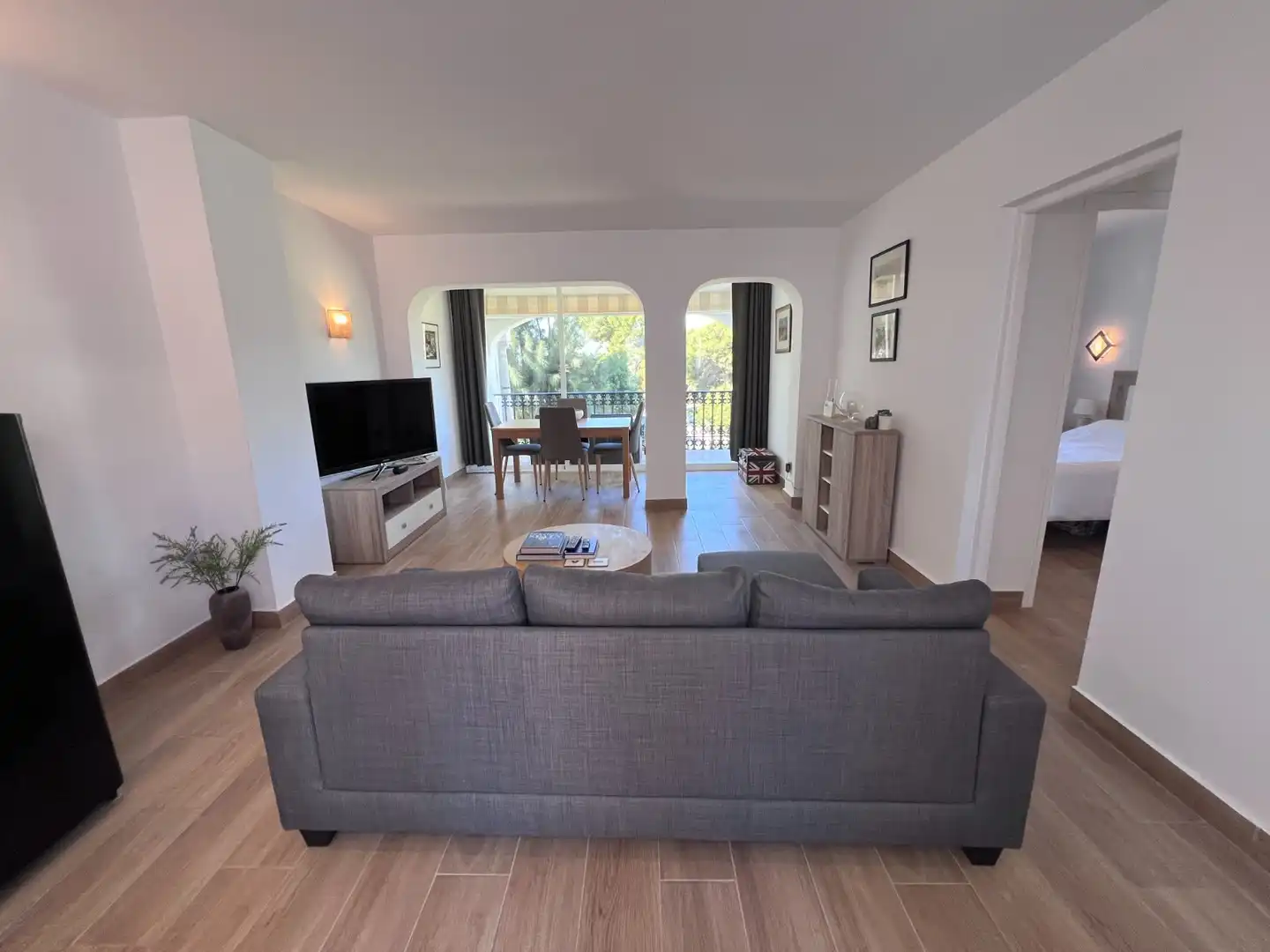 Living room of Flat for rent in Estepona  with Air Conditioner, Internet and Community pool