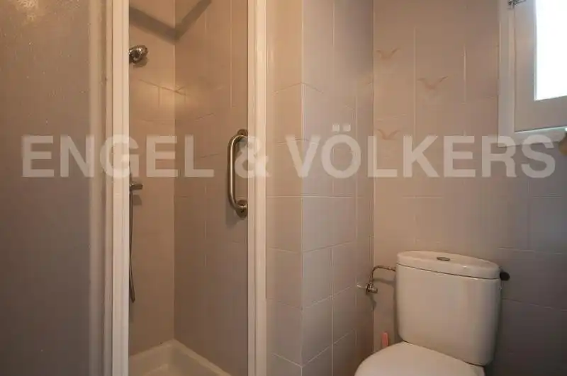 Baño de Piso de alquiler en Barcelona con Aire acondicionado, Calefacción y Parquet