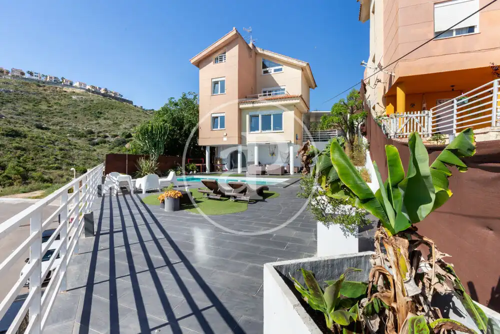 Exterior view of Houses for sale in Chiva  with Heating, Private garden and Terrace