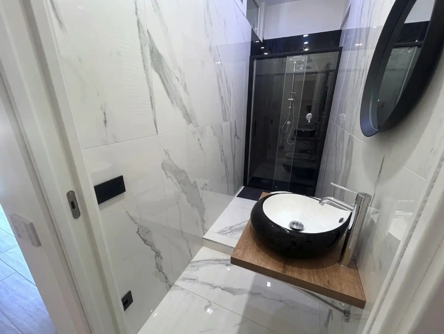Baño de Apartamento en venta en Marbella con Terraza, Amueblado y Balcón