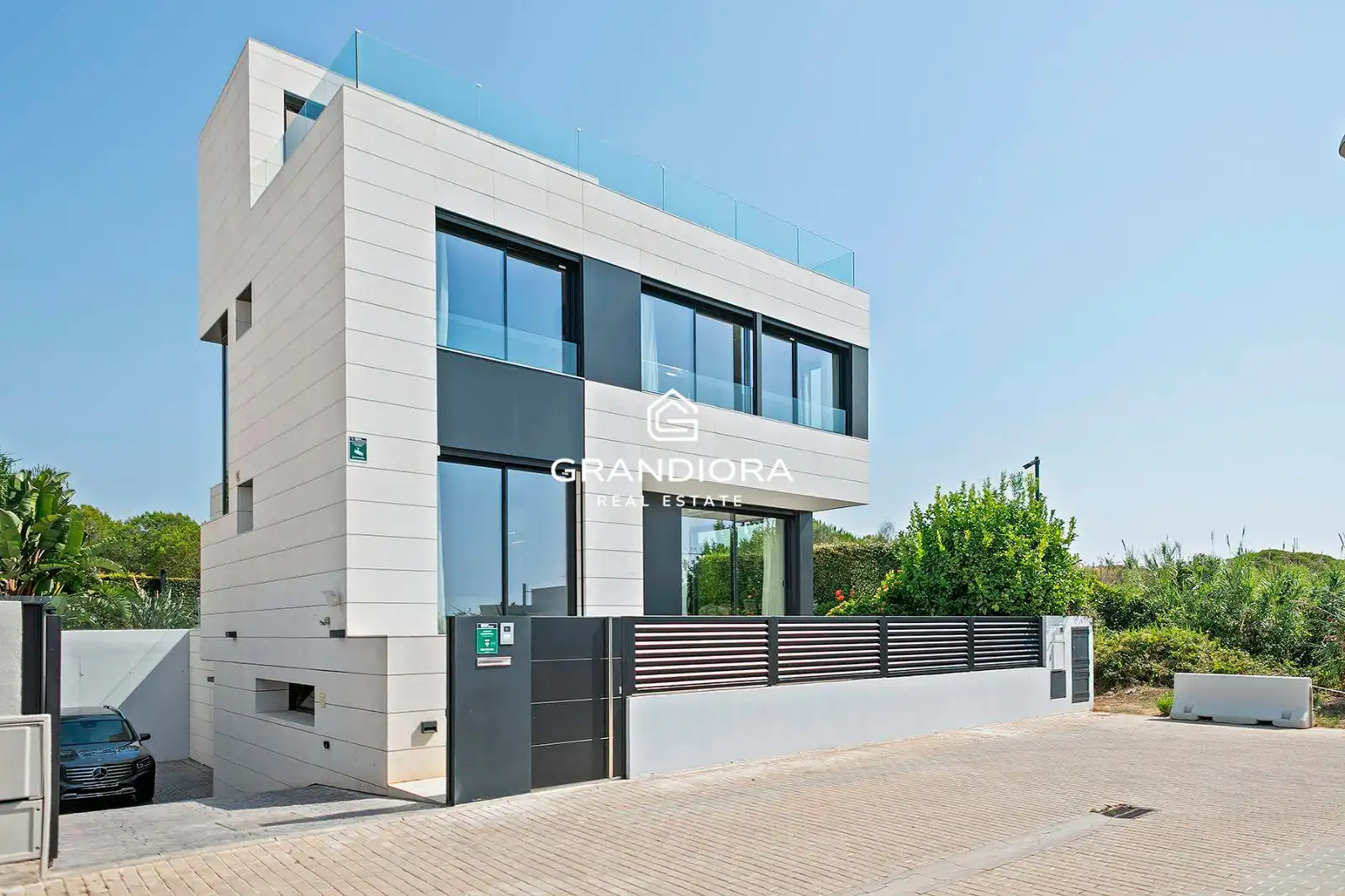 Vista exterior de Casa o xalet en venda en Montgat amb Aire condicionat, Terrassa i Traster