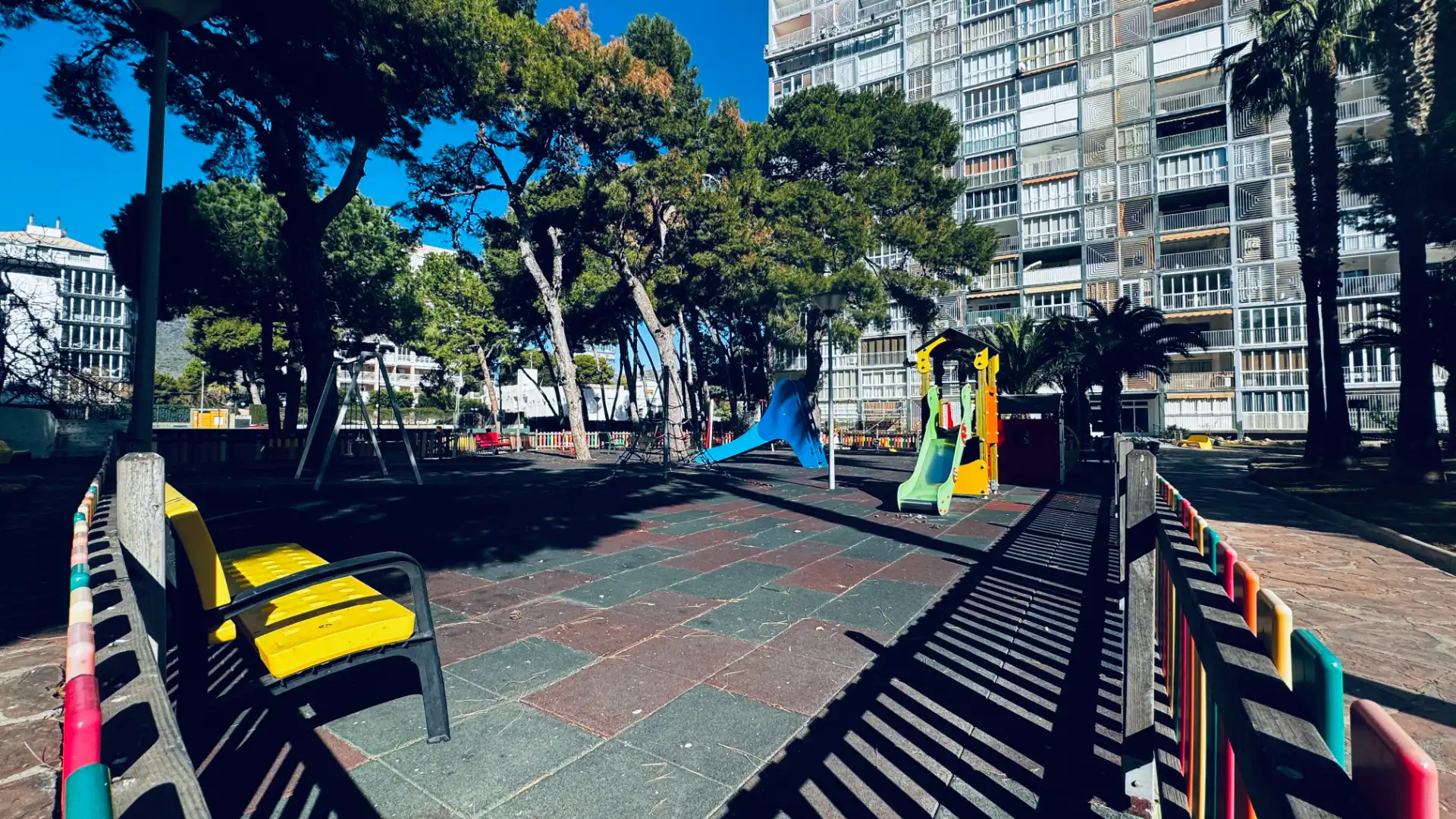 Vista exterior de Apartament en venda en Benicasim / Benicàssim amb Jardí privat, Terrassa i Moblat