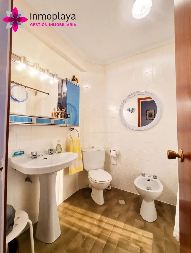 Badezimmer von Dachboden zum Verkauf in Noja mit Terrasse und Möbliert