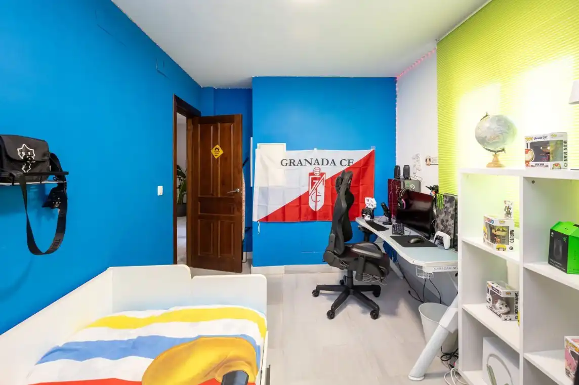 Habitación de Casa o chalet en venta en La Zubia con Aire acondicionado, Calefacción y Jardín privado
