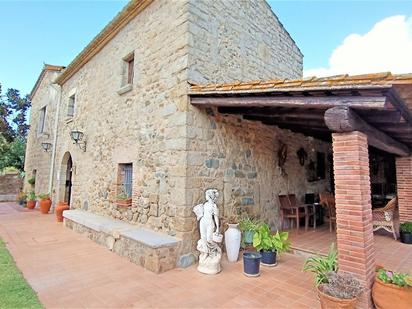 Vista exterior de Finca rústica en venda en Llagostera amb Piscina