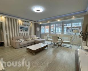 Living room of Flat to rent in  Madrid Capital  with Air Conditioner, Heating and Parquet flooring