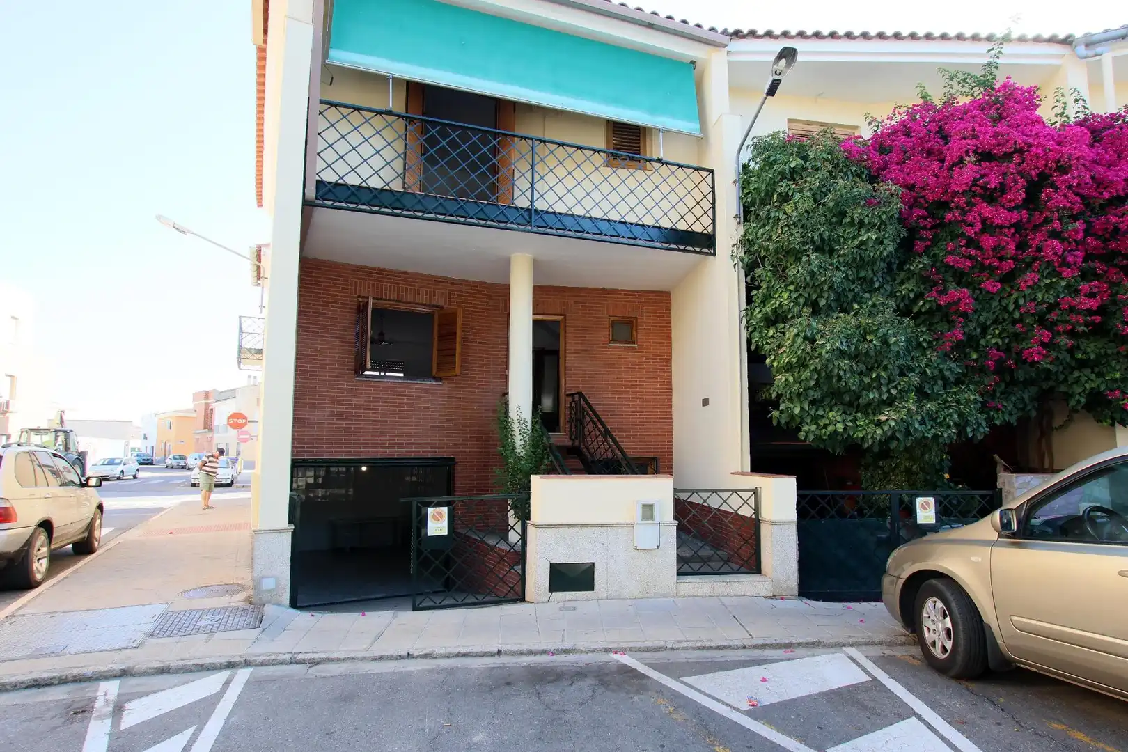 Vista exterior de Casa adosada en venda en Montijo amb Aire condicionat, Jardí privat i Traster